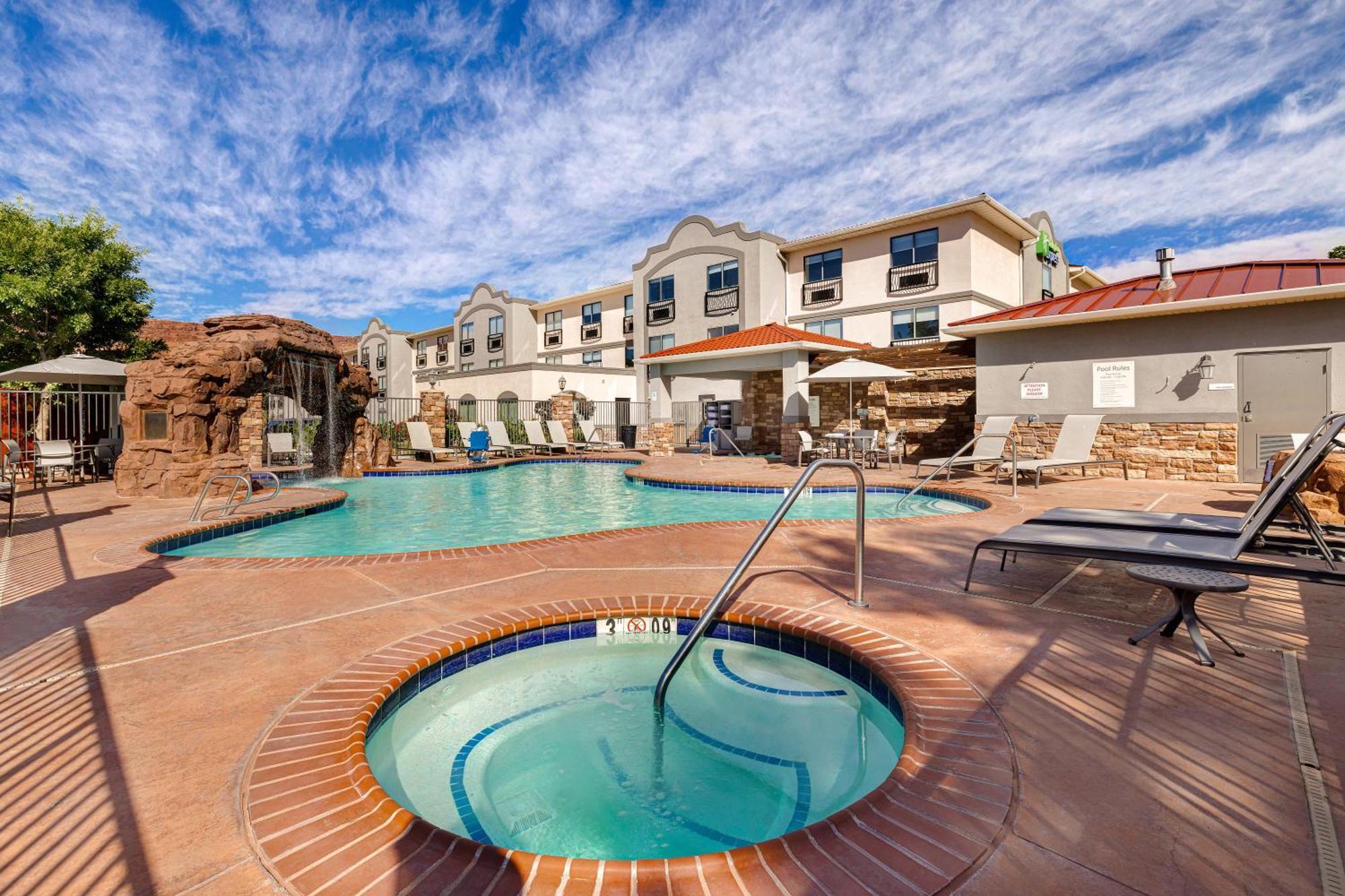 Holiday Inn Express Hotel & Suites Moab By Ihg Екстериор снимка